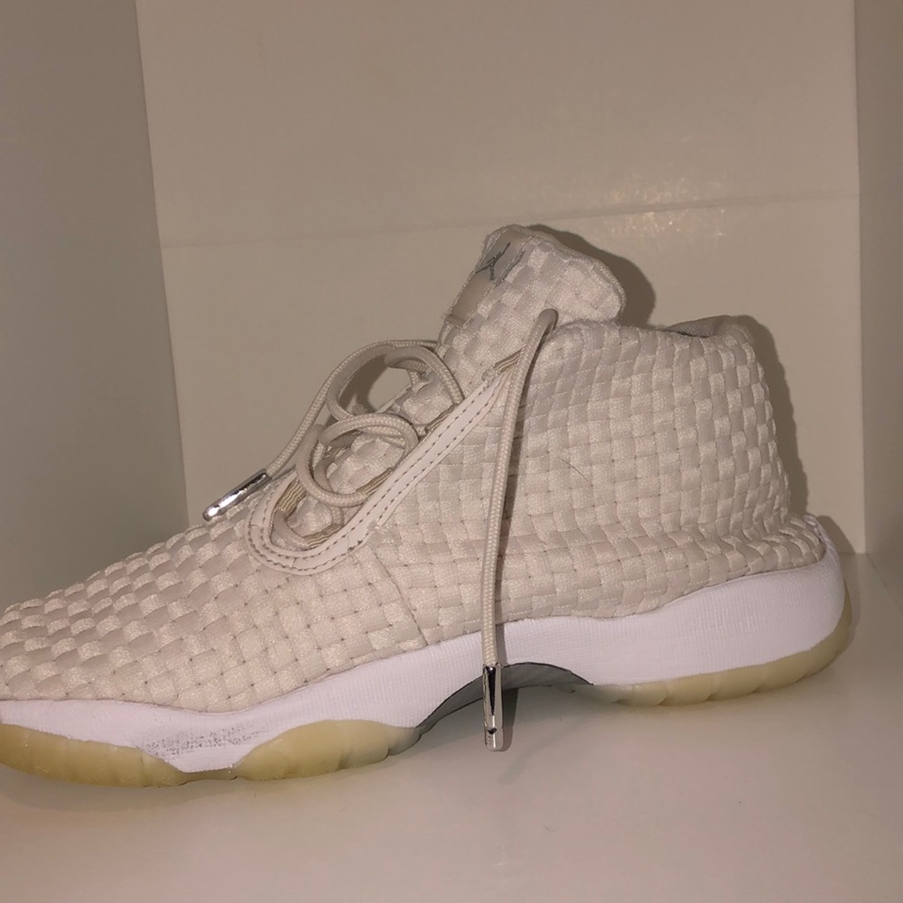 Basketball Shoes - Picture 3 of 5